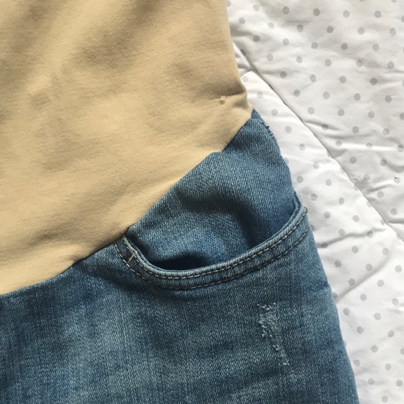 A Pea in the Pod Maternity shorts - Picture 4 of 6